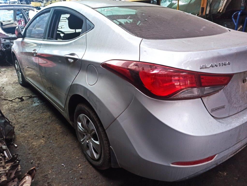  Hyundai ELANTRA 2016    EN DESARME